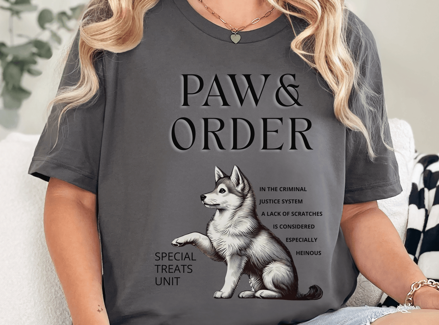 T-Shirt Paw & Order Tee